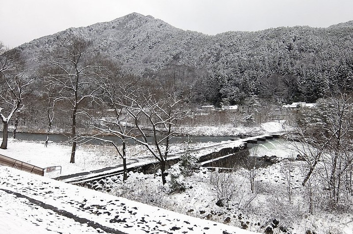 Yakesnow