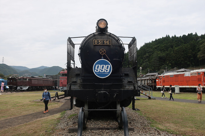 999